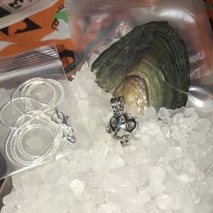 Paw print pearl cage with chain and oyster